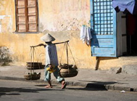 Vietnamese street trader | Hoi An